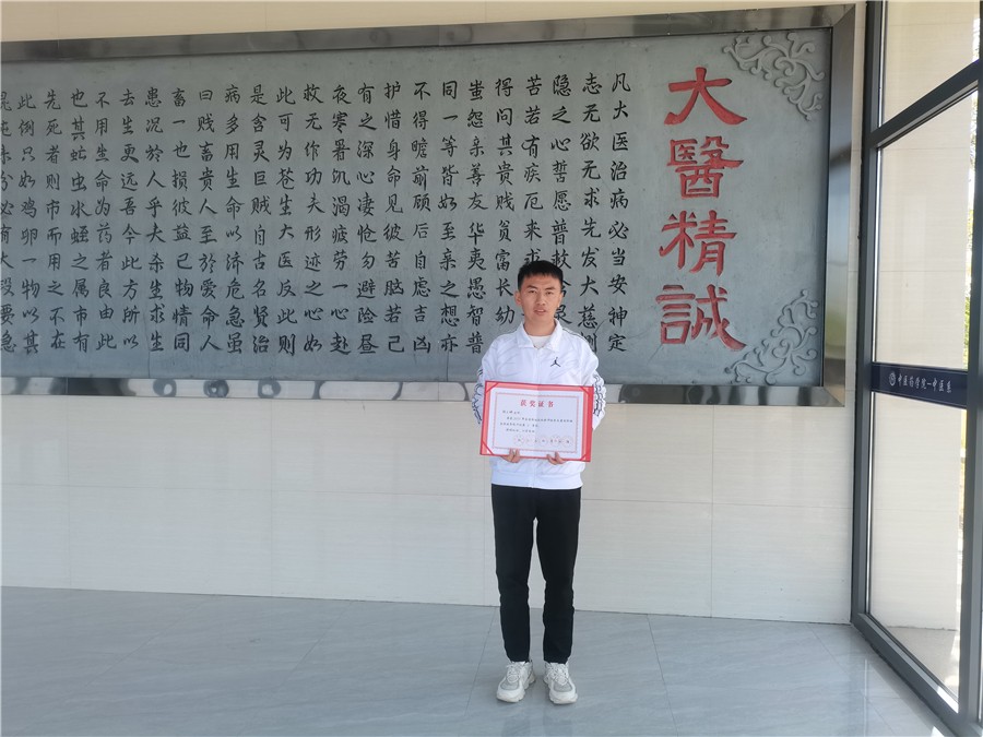 1621564794241078833.jpg 2.jpg