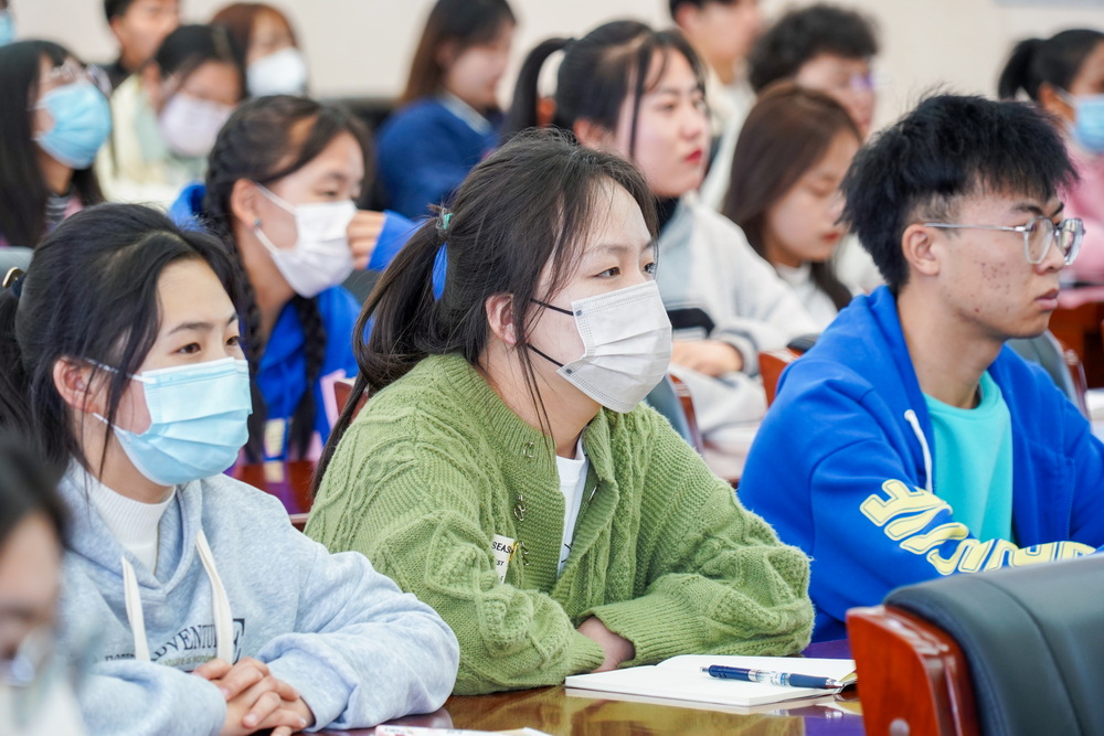 5-2023年3月6日   党委副书记、校长任晖为全校团员干部讲授开学第一课 (10)_调整大小.jpg