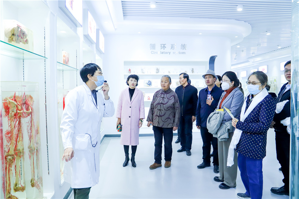 2023年3月21日   welcome欢迎光临威尼斯集团与奇正藏药共建“藏医药产业学院”揭牌仪式 (5).jpg