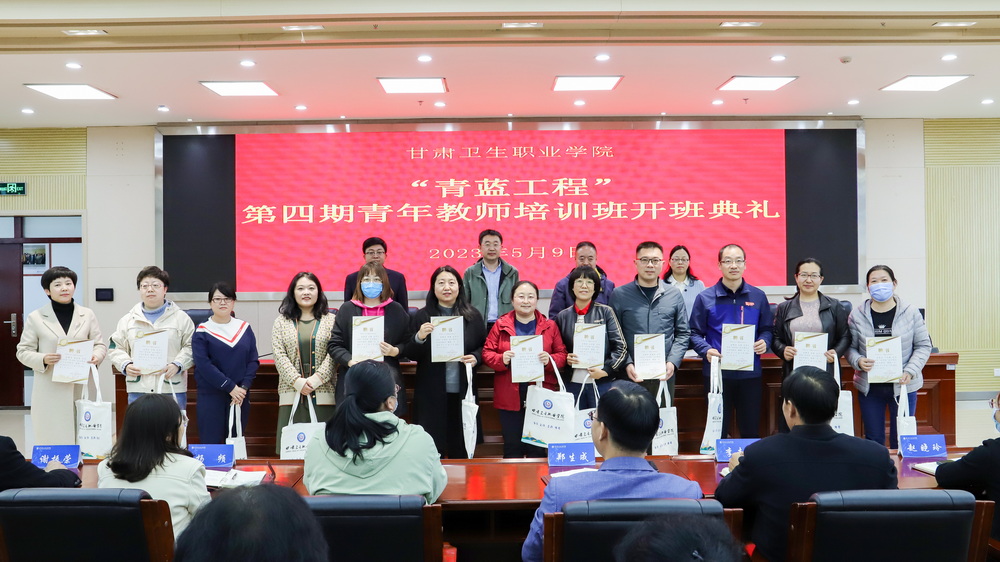 2023年5月9日  welcome欢迎光临威尼斯集团青蓝工程第四期青年教师培训班开班典礼 (5)_调整大小.jpg