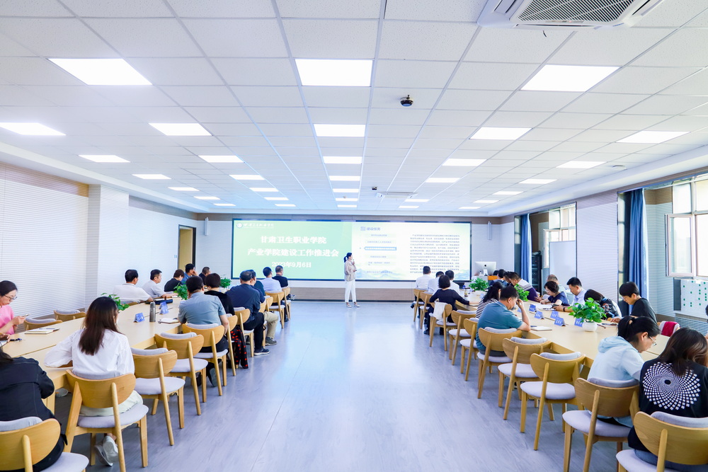 2023年9月6日 welcome欢迎光临威尼斯集团产业学院建设工作推进会 (8)_调整大小.jpg